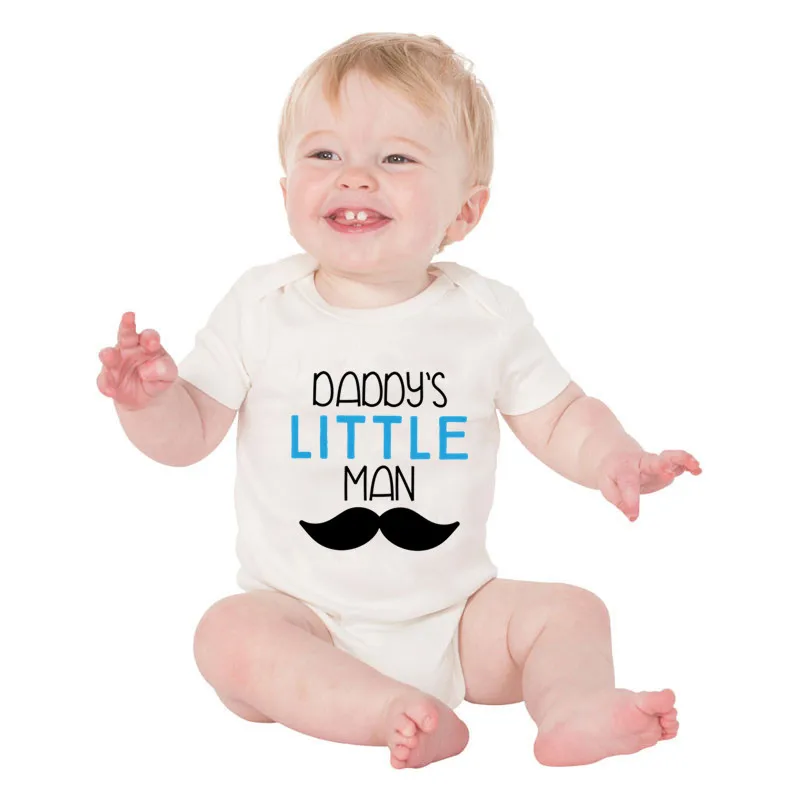 Одежда для маленьких мальчиков; DADDY'S LITTLE MAN; боди для новорожденных мальчиков; белая хлопковая одежда для новорожденных; комбинезон с короткими рукавами - Цвет: Белый