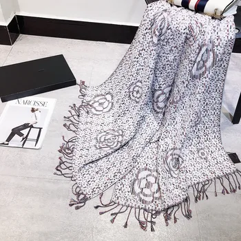 

Fashion Luxury Camellia Scarf Classic Designer Flower Embroidery Scarf Blanket Winter Woman Warm Thick Cashmere Scarf Tassel