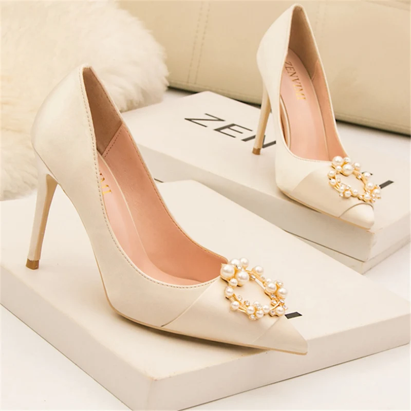 

2019 Women 10cm High Heel Scarpins Crystal Satin Pumps Female Silk red Light Gold Wedding Bridal Valentine Burgundy Fetish Shoes