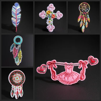 

Feather aeolian bells Dreamcatcher clothing patches Little dress Flower Cross Embroidery patches T-shirt sweater cartoon badge