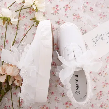 

Fashion Sweet Lace Flower Sneaker with Pearl Womans Canvas Shoes New Pure Hand Custom White Sneakers Women Flat Vulcanize Shoes