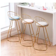 Stołek barowy nowoczesne kute meble domowe prosty wysoki stołek Nordic oparcie krzesło makijaż ins miękka torba toaletka