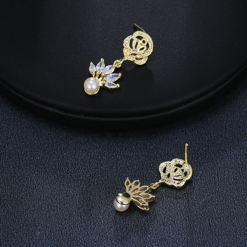 Bettyue New Arrival For Female Fashion Statement Sparking Rose-shape With Pearl Cubic Zircon Shiny Earring In Popular Party