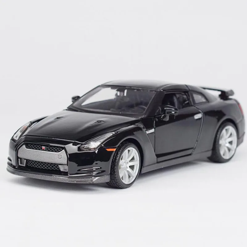 a Metal Alloy Diecast 1:24 Scale Classic JAPAN GTR GT R Fast Racing cool Car Model Diecast Vehicles Collection Toys For Kids - Цвет: a