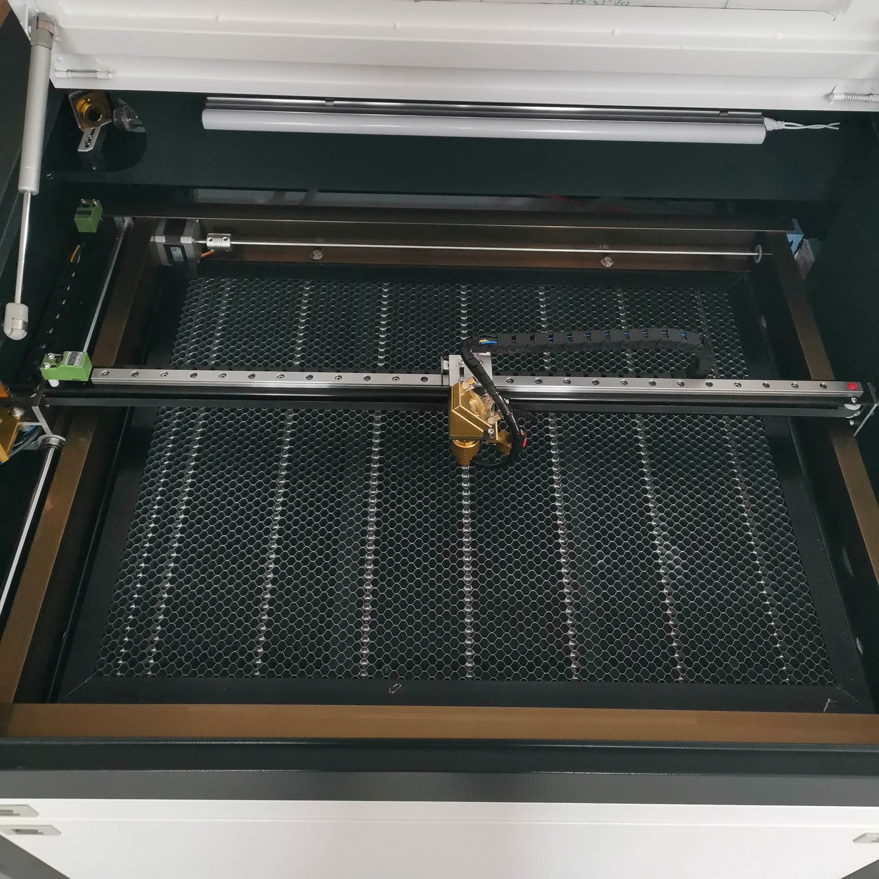 4060 RECI 100W CO2 laser engraving machine with up and down working table to Russia include customs duty and tax