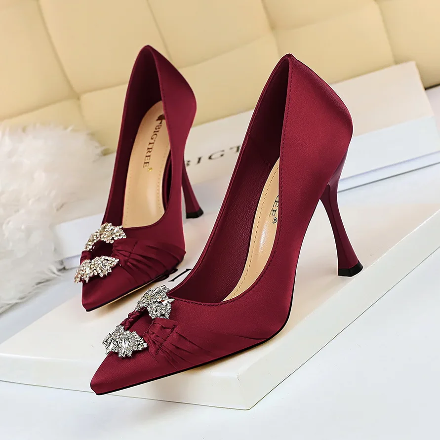 

2019 Women 10cm High Heels Scarpins Crystal Satin Buckle Pumps Female Silk Wedding Red Bridal Lady Valentine black Party Shoes