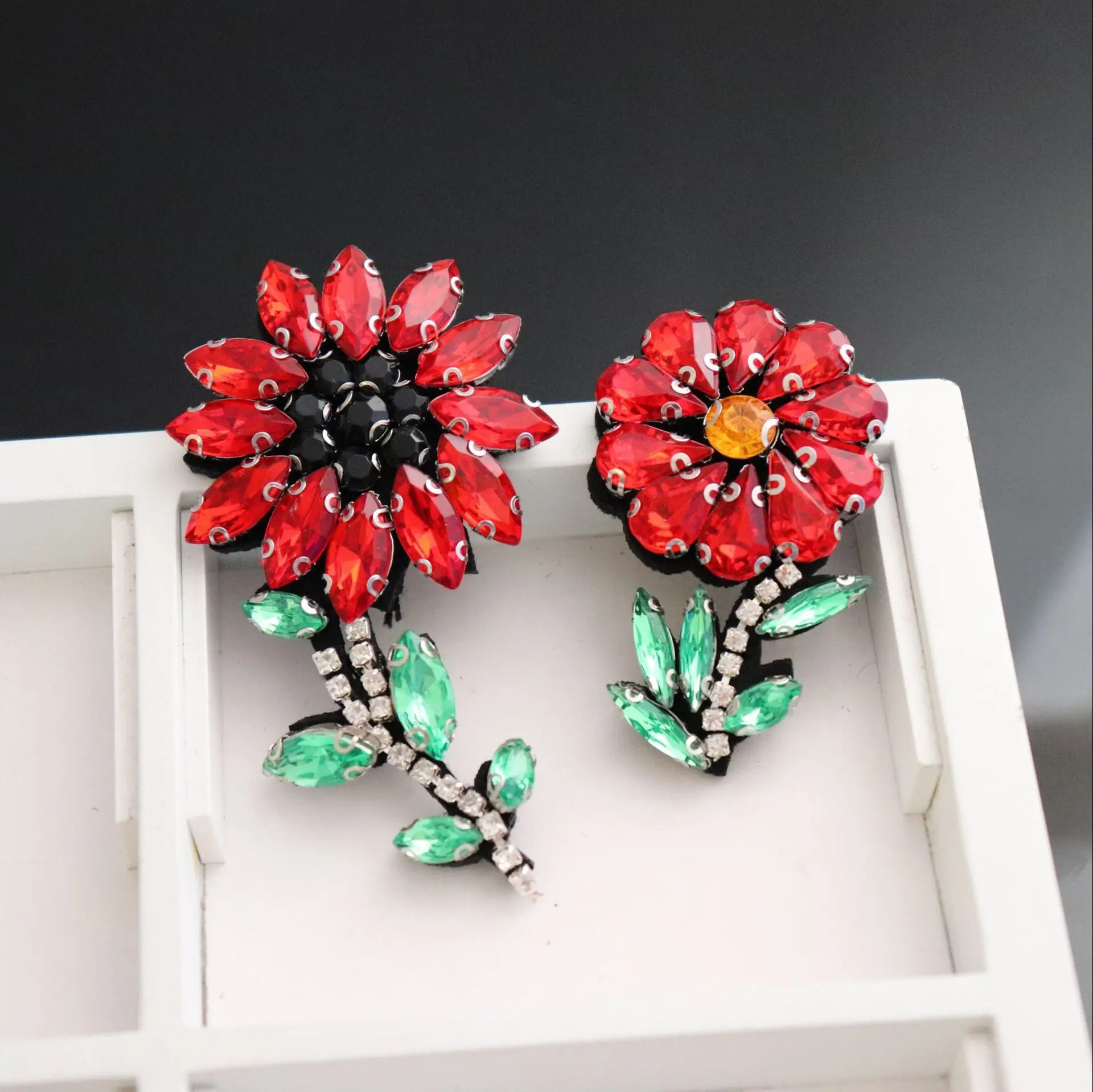 Handmade nail drill flower cloth stickers DIY clothes decoration patch applique sunflower brooch accessories