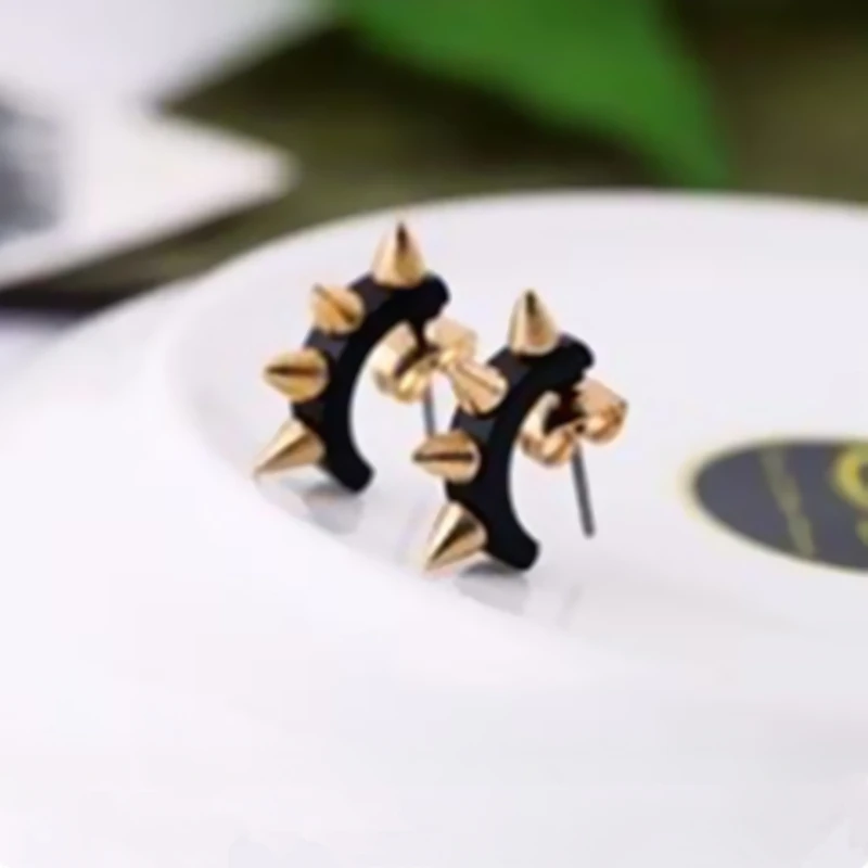 

2019 New Style Fashion U-type Earrings Punk Rivet Jewelry Accessories