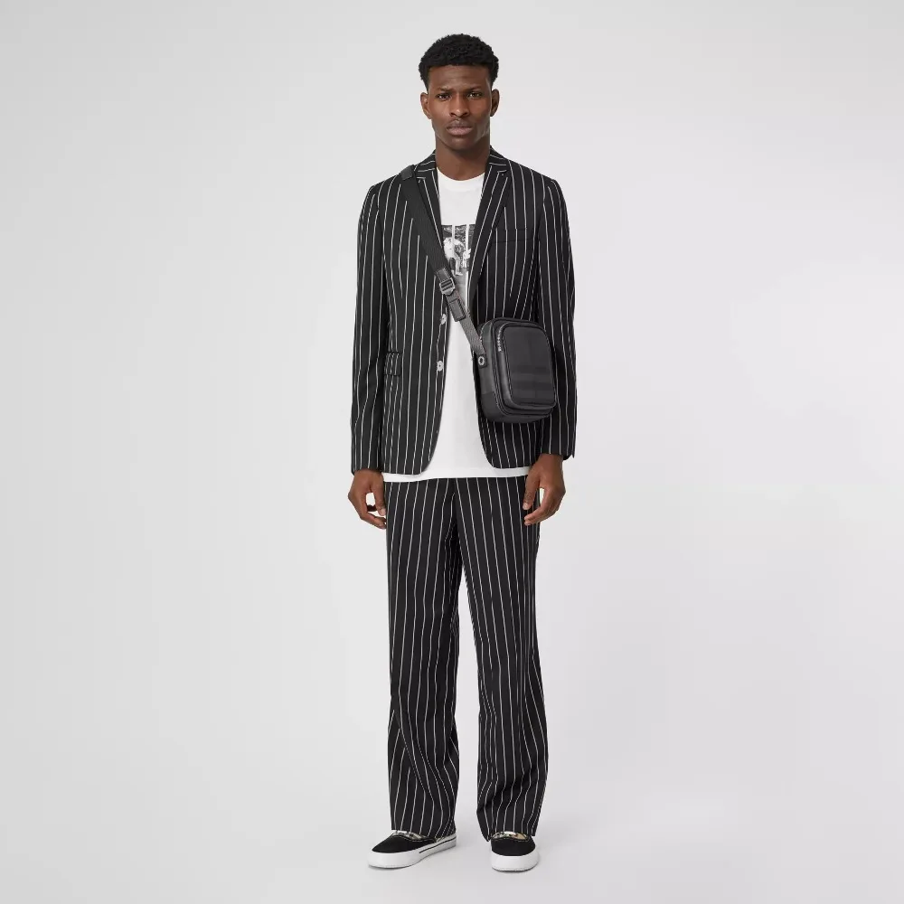 Мужская кожаная сумка-мессенджер в клетку Burberry 80139501 черного цвета