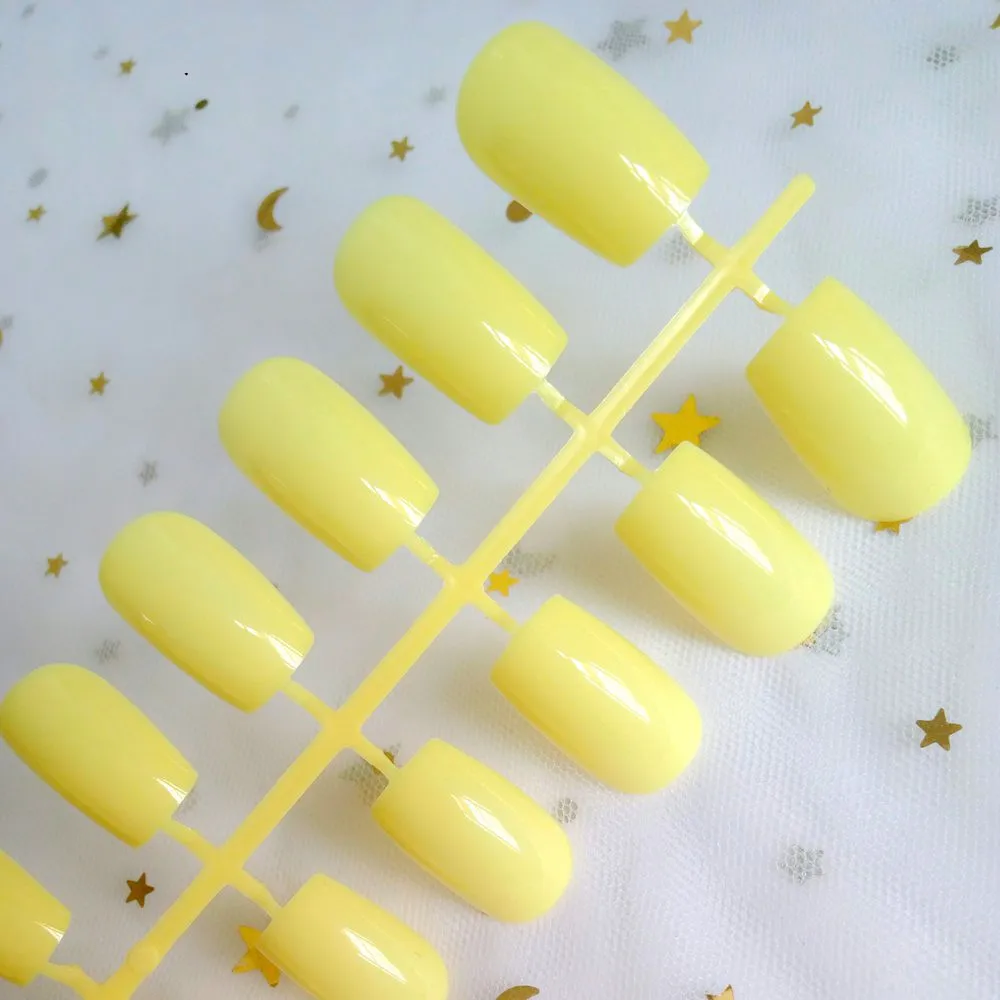 

Long Artificial Fake Nails Shiny Yellow False Nails Flat Fingernails For Lady Full Cover Manicure Tool 24 pcs 138L