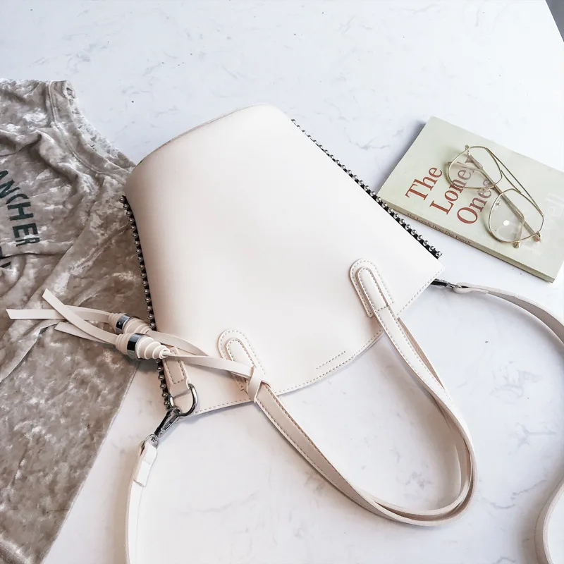 

New Style 2018 Casual Tabby Tassels Iron Hoop Bucket Picture WOMEN'S Bag Shoulder Bag Oblique Bag