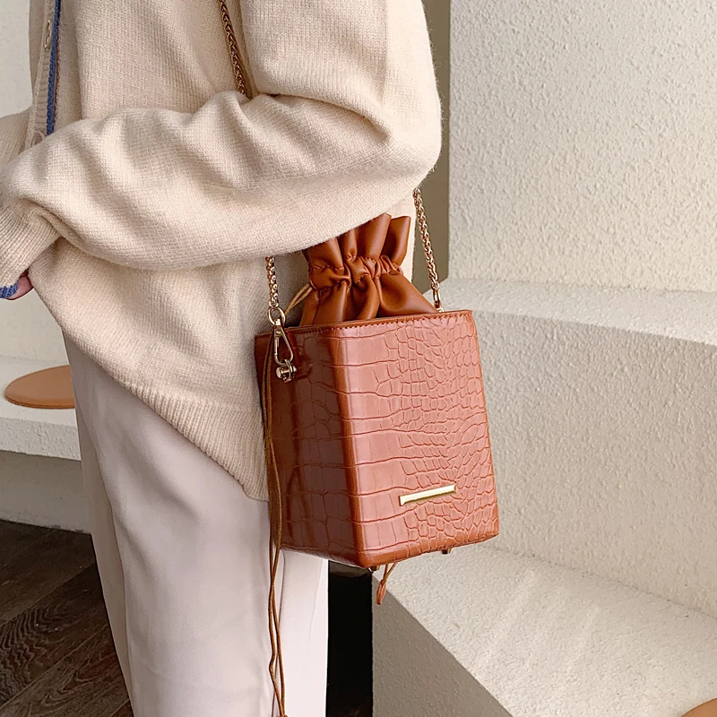

Super Fire Box In Ins 2019 New Fashion Wild Messenger Bag Chain Stone Pattern Shoulder Bag