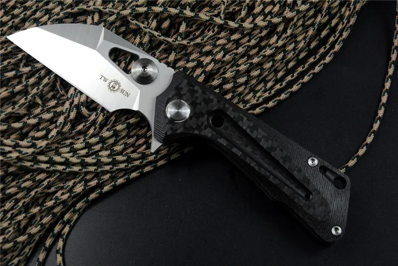 TWOSUN TS138 Flipper Folding Pocket Knife Hunting Outdoor Camping knife D2 blade TC4 Titanium/Carbon fiber Handle Fast Open - Цвет: Carbon fiber handle