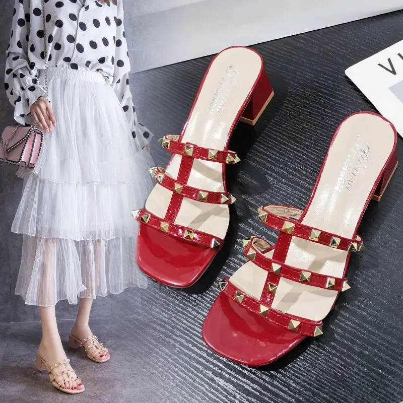 

Outdoor Summer New Women Slippers Thick-heeled Transparent Soft-face Ladies sandals Colorful Rivets Women Slippers 