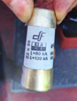 

Fuses: DF 63A 690V gG 22*58 422063 / 32A 690V 422032 gG / 32A 690V 442032 aM / 32A 690V 422232 gG (with striker)
