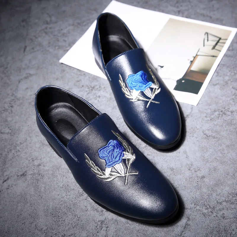Классический черный и синий Лакированная кожа свадебные туфли мужские мокасины без застежек; Мокасины с бахромой и Представительская обувь - Цвет: Flower blue.