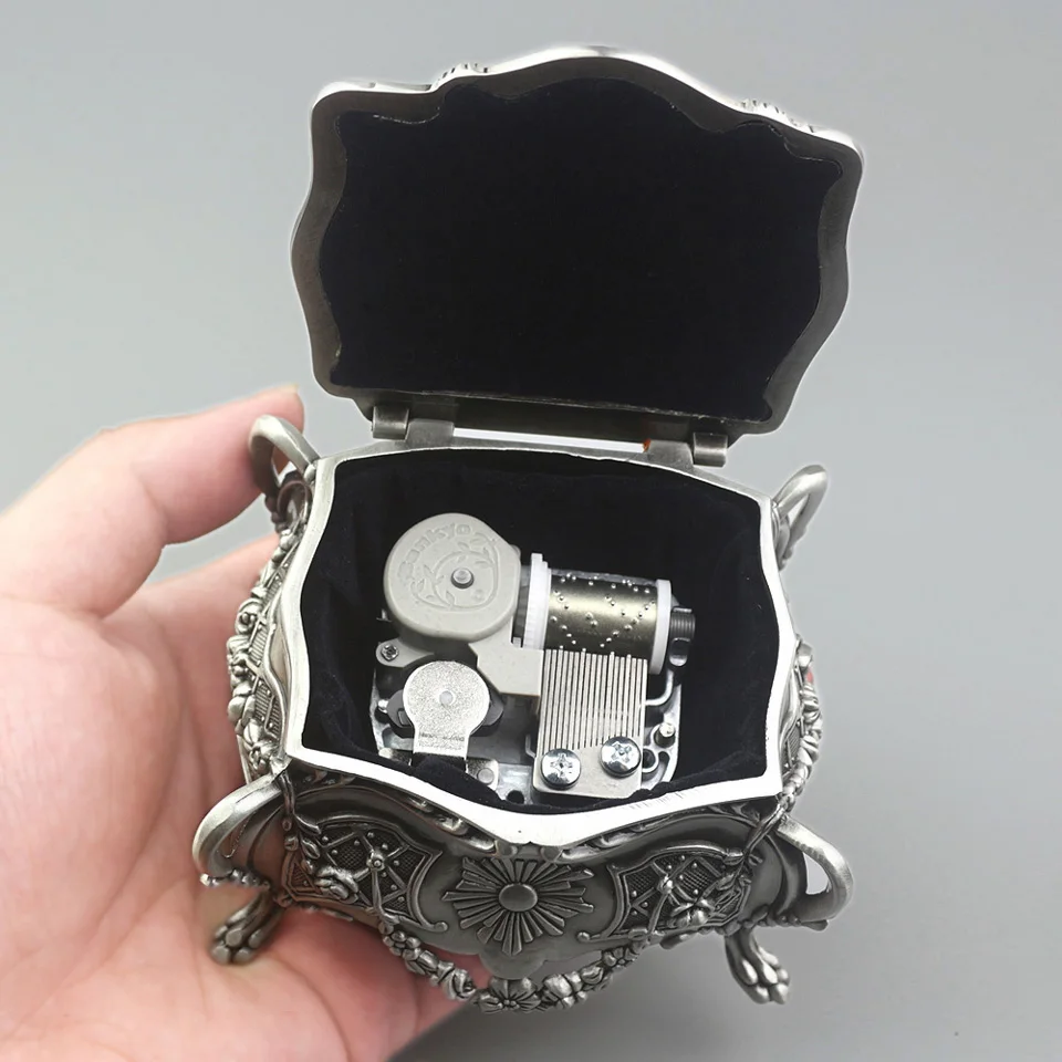 ROSIKING Emboss Alloy Metal Music Box Wind Up and Golden Movement Music Box for Christmas/Birthday/Valentine's Day 3