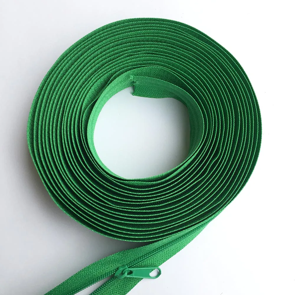 Durable Nylon Coil Zippers Roll with Assorted Sliders