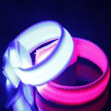 4 pezzi di Illuminazione A LED Cavallo Gamba Cintura di Sicurezza Cavallo Gamba Cinghie Notte Equitazione Attrezzature Per Esterni di Sport Forniture Equestre