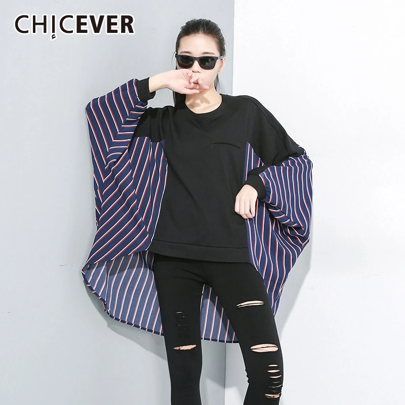 CHICEVER Асимметричные Лоскутные Полосатые футболки для женщин с круглым вырезом рукав «летучая мышь» популярной расцветки свободный уличная футболка Женская Новинка