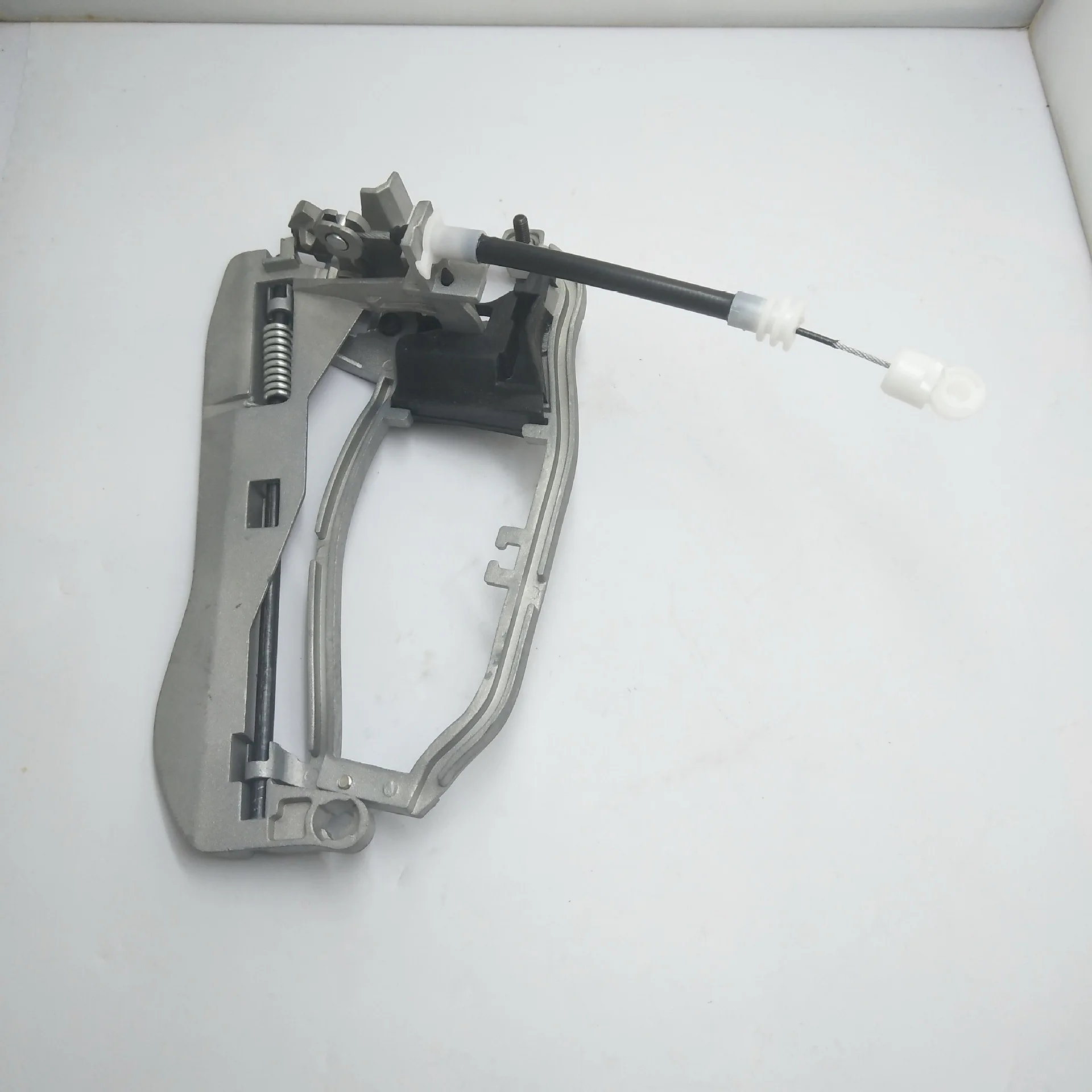 

Right Front Handle Bracket outside Door Handle Base Suitable for BMW X5E53 51218243616