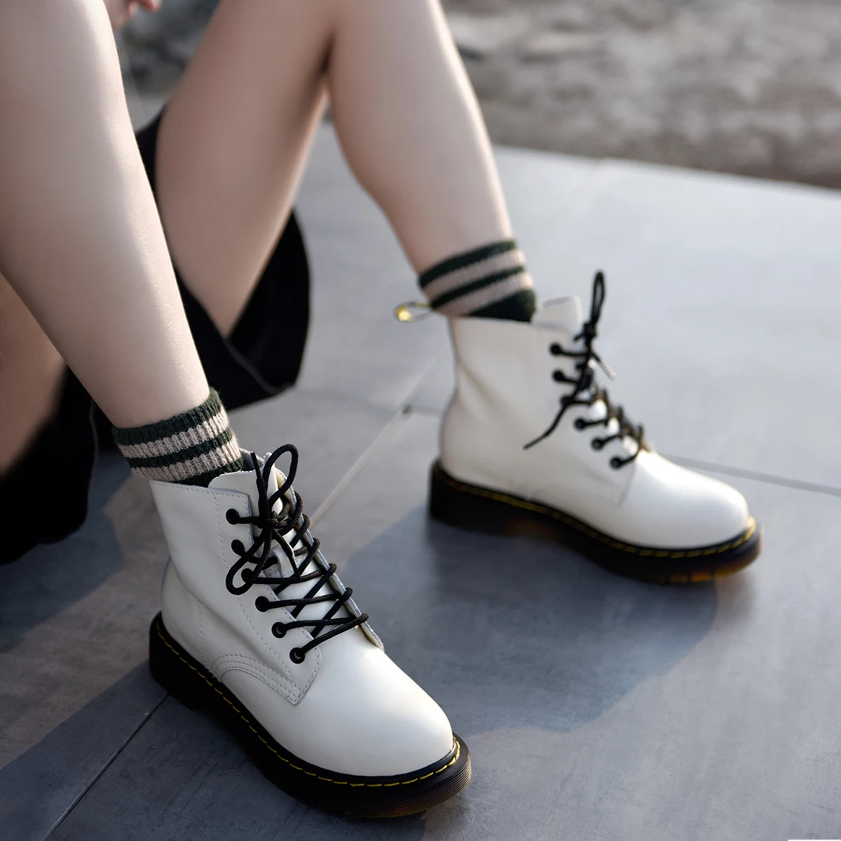 

Artmu White Martin Boots British Style Women Boots Thick Sole New Handsome Ankle Boots Leather Lace-up Round Toe Handmade Shoes