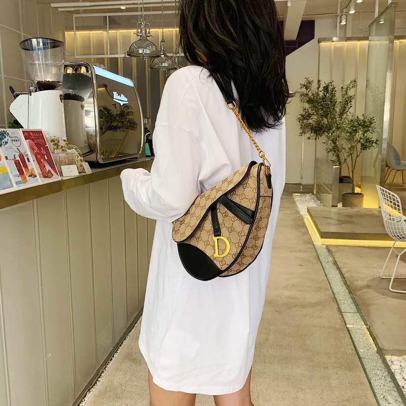 

Package Woman 2019 Han Horseshoe Hit Color Single Shoulder Woman Package Star Fund Hand Bag Width Straps Oblique Satchel Tide