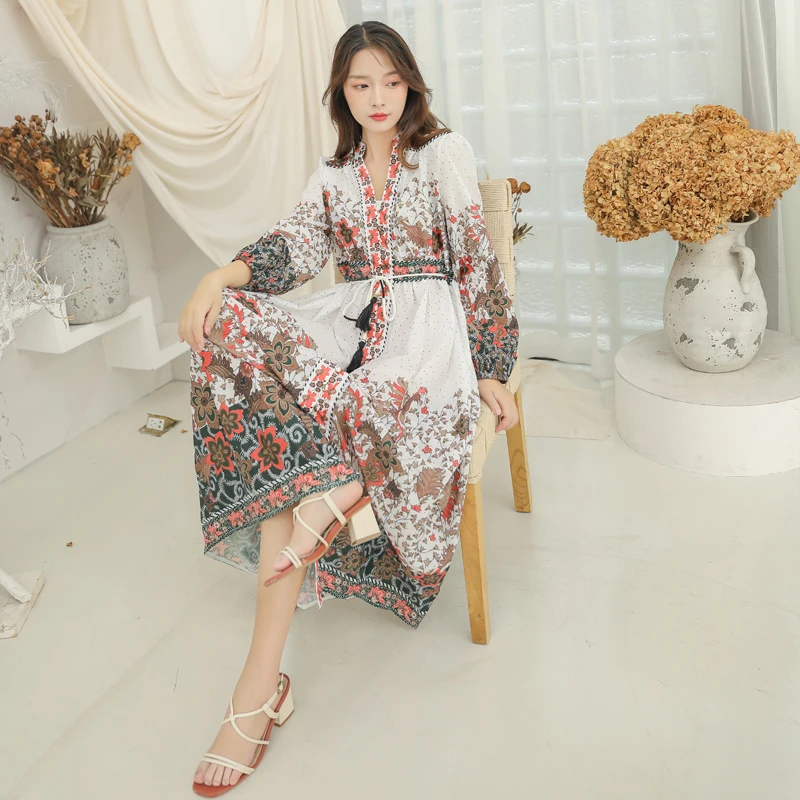 Make the European and American wind accept waist dress qiu dong printing v-neck dress speed sell through foreign trade long slee