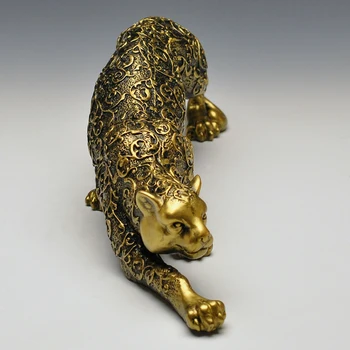 

Modern Art Leopard Figurine Creative Animal Panthera Pardus Sculpture Resin Crafts Living Room Decoration Birthday Gift R3549