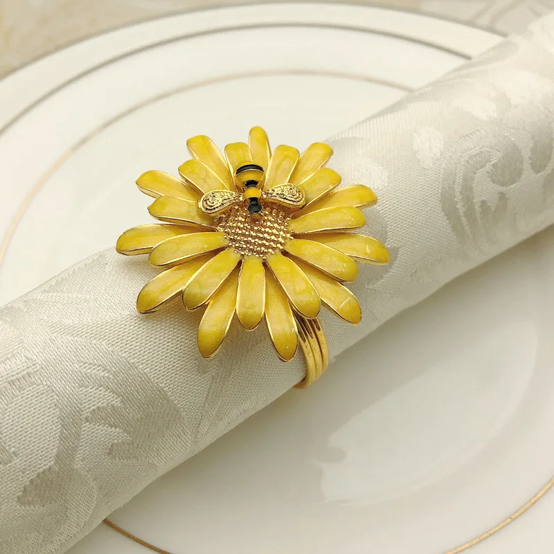 

12pcs/lot Flower Petals Napkin Rings Cute Bees Metal Napkin Holder Christmas Serviette Bangle Wedding Party Table Decorations