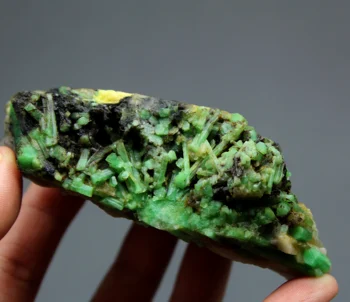 

264g Natural gem-grade green emerald mineral crystal specimens stones and crystals quartz crystals from china