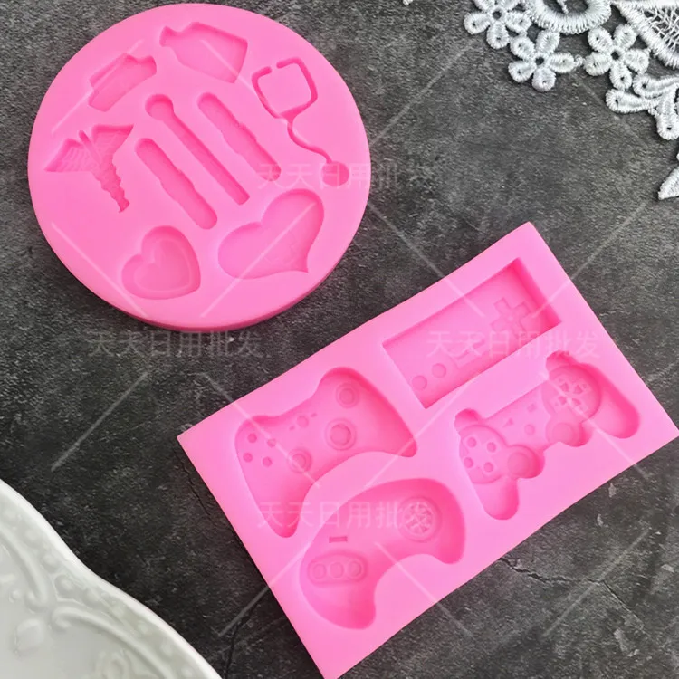 https://ae01.alicdn.com/kf/H277711ff598e4fa294bd0a0b2d8a50bc0/Creative-game-handle-nurse-medical-doctor-tool-silicone-baking-mold-cake-decoration-tool-clay-mold.jpg