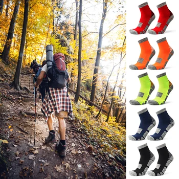 

1 Pairs / 3 Pairs Unisex Sports Socks Anti Slip Sports Socks Athletic Crew Socks Basketball Soccer Running Trekking Hiking