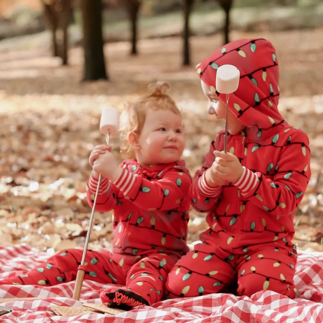 Christmas Clothes String Lights Pattern One-Piece Zip-Front Hoodied Romper Xmas Dad Mom Baby Family Matching Pajamas Set