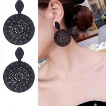 Vente en gros de nouvelle personnalité coréenne anneau noir tempérament creux modèle pendentif boucles d'oreilles en 2019 boucles d'oreilles pour les femmes