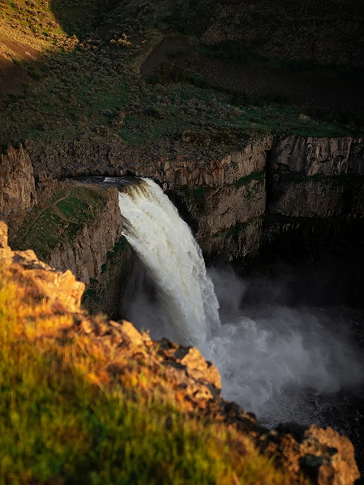 photo-1563342294-3663a0396b8e