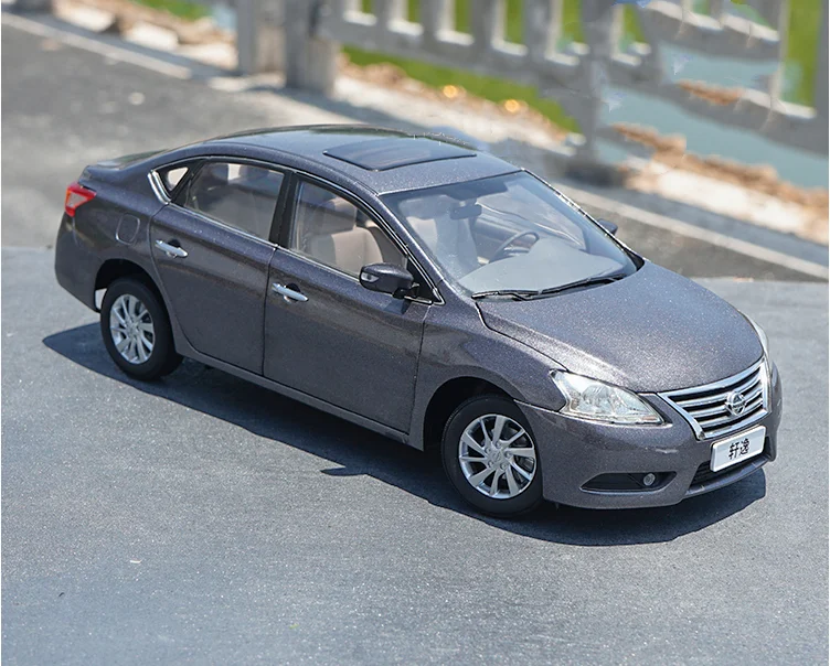 Оригинальная Заводская Подлинная модель автомобиля 1:18 NISSAN SYLPHY с небольшим