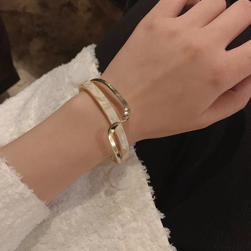 Bangle Bracelet Simple White Shellfish Board Bend Metal Geometric Overlap Acetic Resin Open Bangle For Women Girls bangle bracelet zirconia bangle snake bangle bracelet