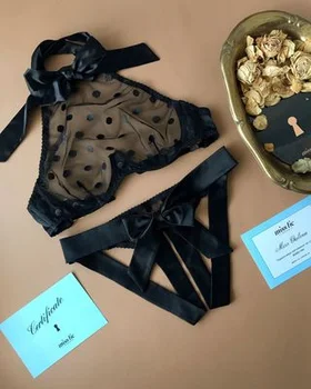 

Temperament and interest clothing Sexy lingerie set with lace mesh and steel collar