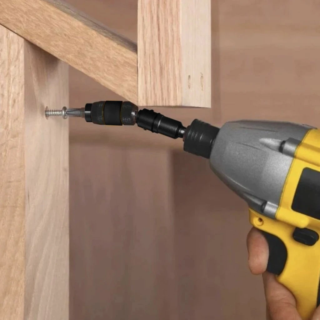Electric screwdriver for tight spaces Clearance