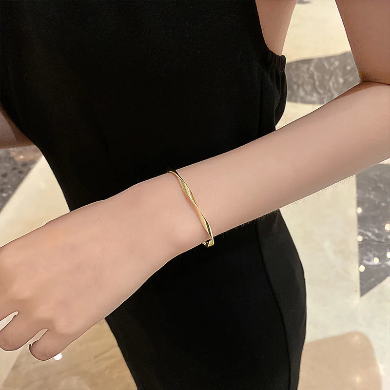 【希望者のみラッピング無料】 2025 New Fashion Twisted Metal Cuff bracelets For Women or その他