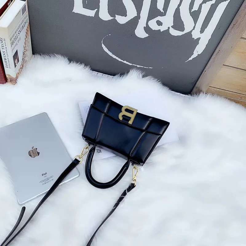 Одноцветная сумка через плечо для женщин, модная большая металлическая женская кожаная сумка-мессенджер с украшением в виде Буквы B, брендовая сумка-мессенджер