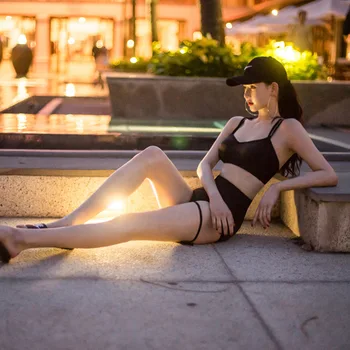 

2020 Korean version of the new black slim swimsuit split bikini three-piece suit with high waist, belly and long sleeves.