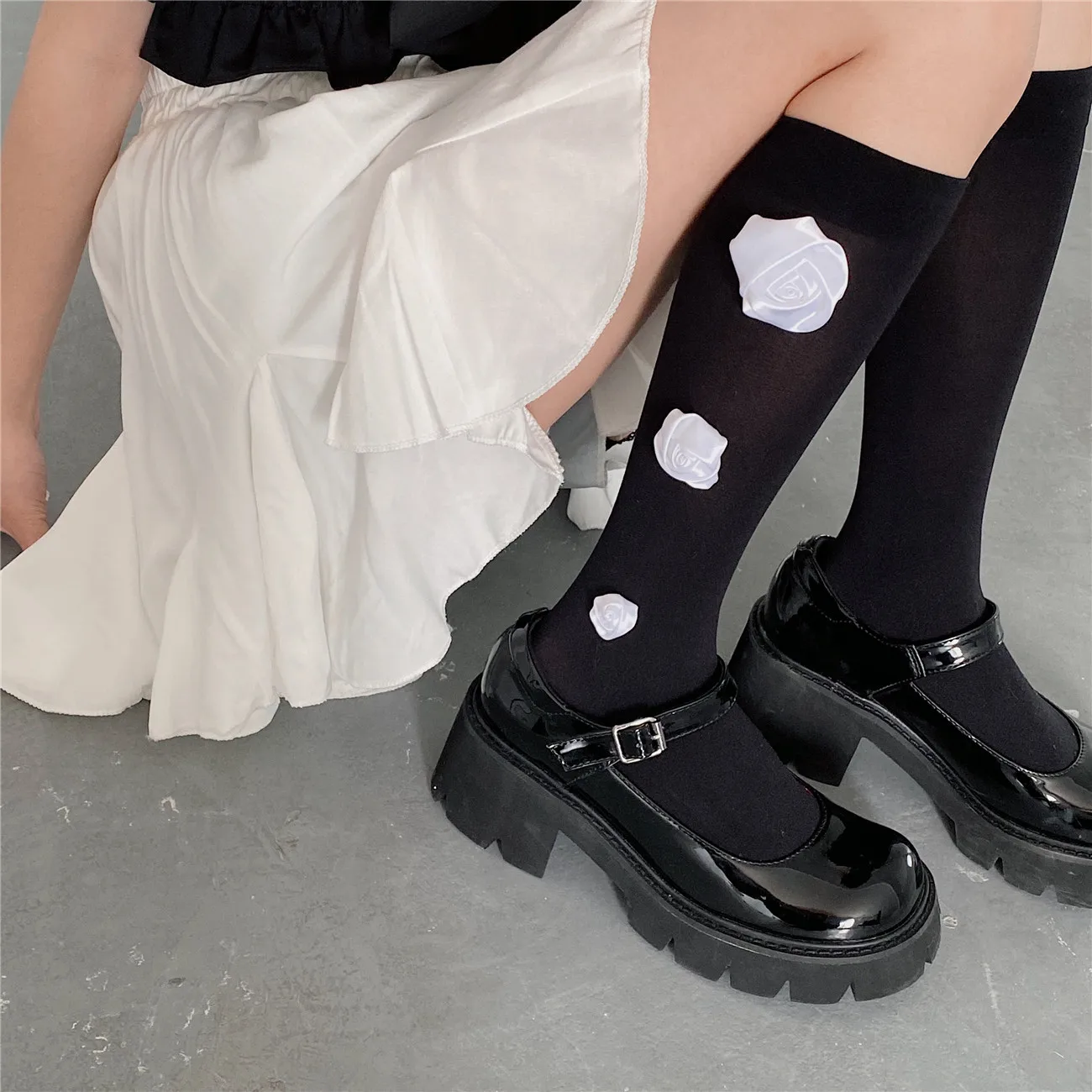 

1 Pair Cute Medium Tube Velvet Socks Vintage Hand-made Three-dimensional Rose Flower Socks For Japanese Girls