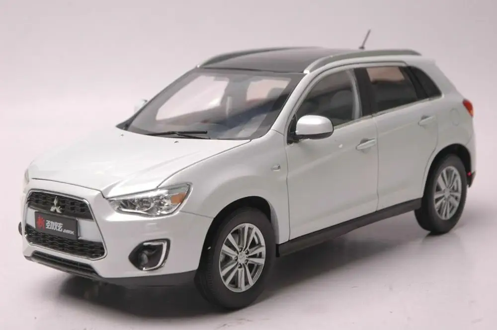 1:18 литье под давлением модель для Mitsubishi Pajero ASX 2015 Белый внедорожник Игрушечная