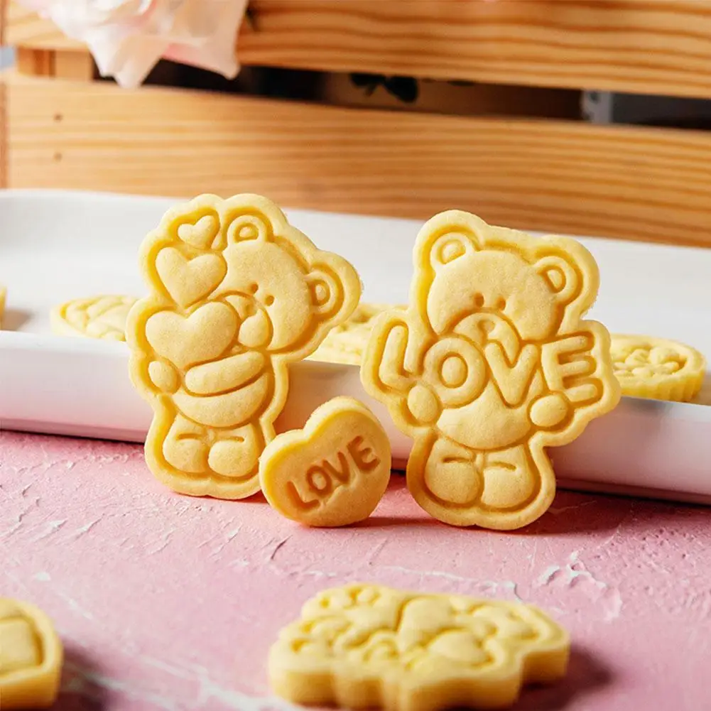 

Valentine's Day Love Heart Bear Cookie Cutter Biscuit Mold Fondant Cake Mould Baking Tool 3D Plastic Cookie Mold For Wedding