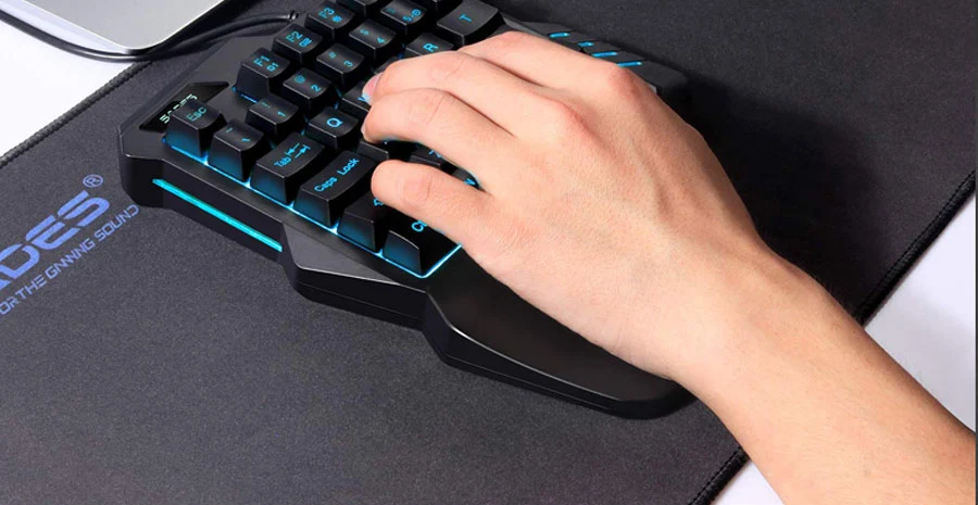 USB Wired Gaming Keypad with LED Backlight 35 Keys sades Wide Hand Rest One-handed Membrane RGB gaming Keyboard for LOL/PUBG/CF best office keyboard