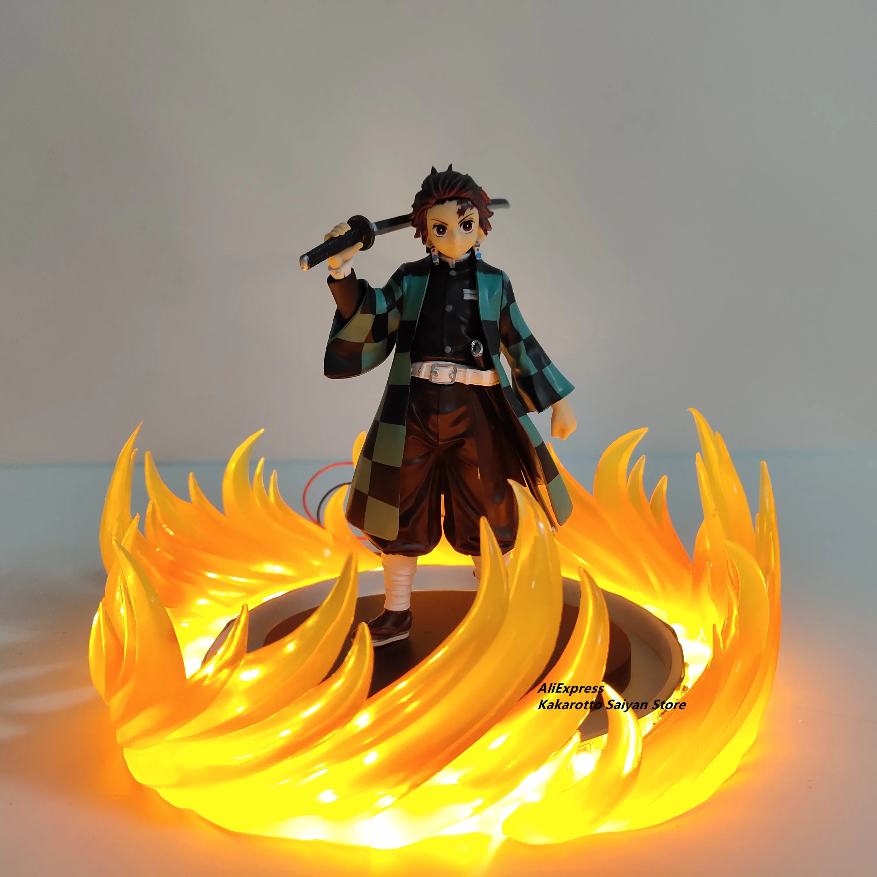 Demon Slayer Tanjirou ПВХ Фигурки Led Dance of the Fire God Effect Kimetsu no Yaiba фигурка аниме модель игрушки