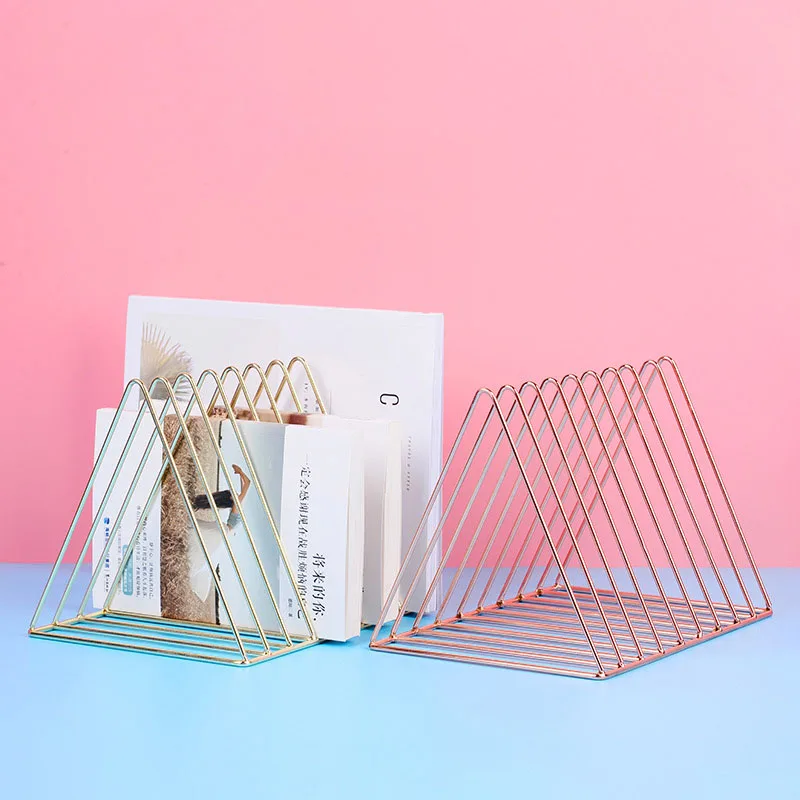 

Creative Rose Gold Triangle Iron Bookshelf Books Nordic Style Living Room Desktop Decoration Racks Books Newspaper Storage Rack