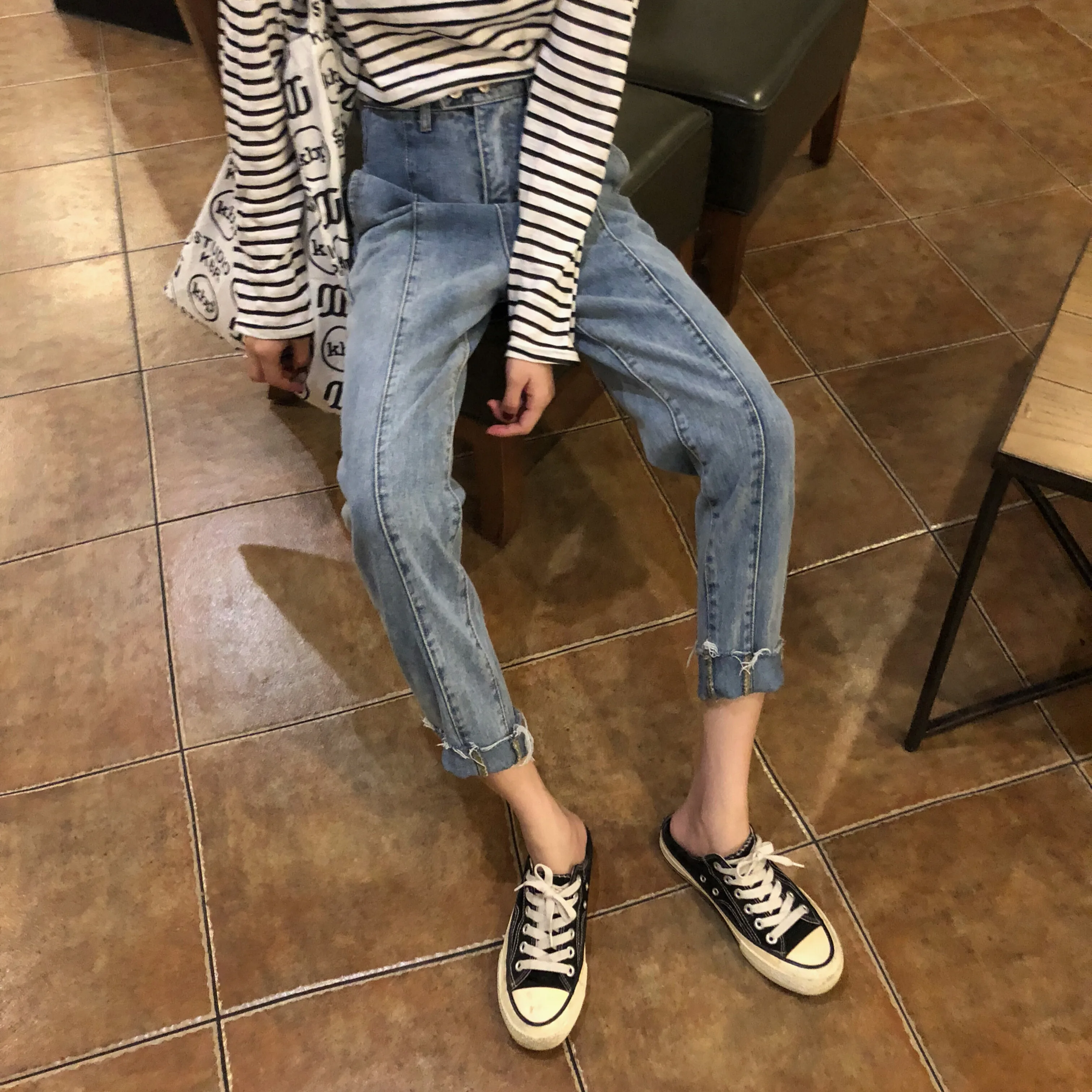 Slender high-waist jeans with personality and wide straightforward pants
